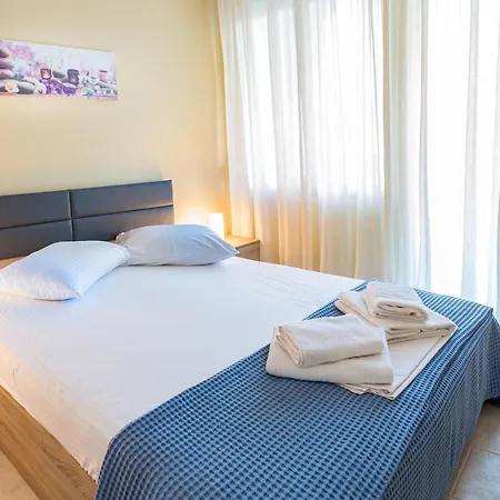 Kate's Modern 2 Bedroom In Perea Appartement *